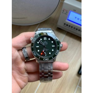 VS/오메가 씨마스터 다이버 300M V4